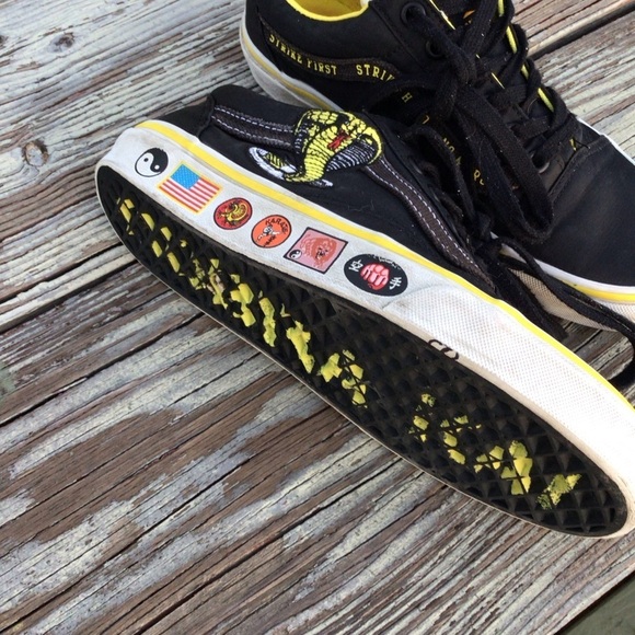 VANS Cobra Kai x Old Skool Cobra Kai Dojo
Black Yellow Size 7.5 Mens - Picture 5 of 13